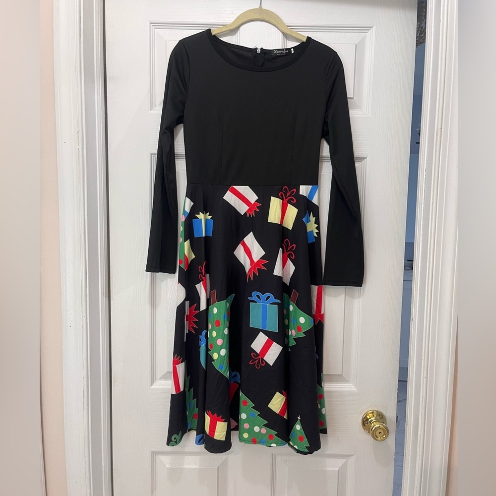 Long sleeve dress with Christmas print on skirt
